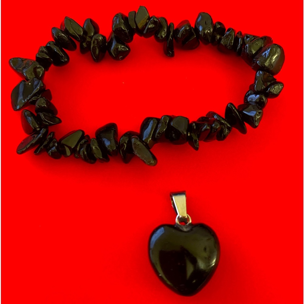 Gemstone Chips Bracelet 7.5" Elastic Stretch Beaded Beautiful Set & heart Charm